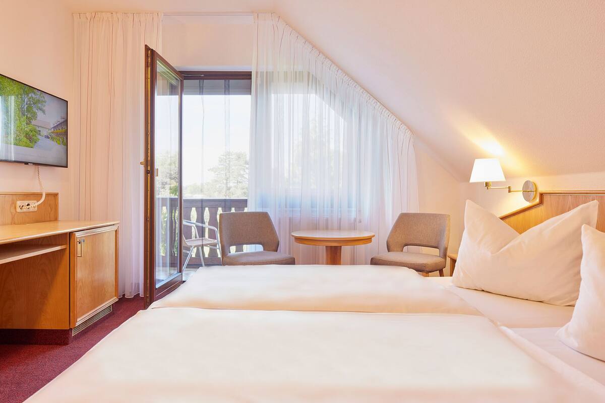 minibar, individually decorated, individually furnished, desk