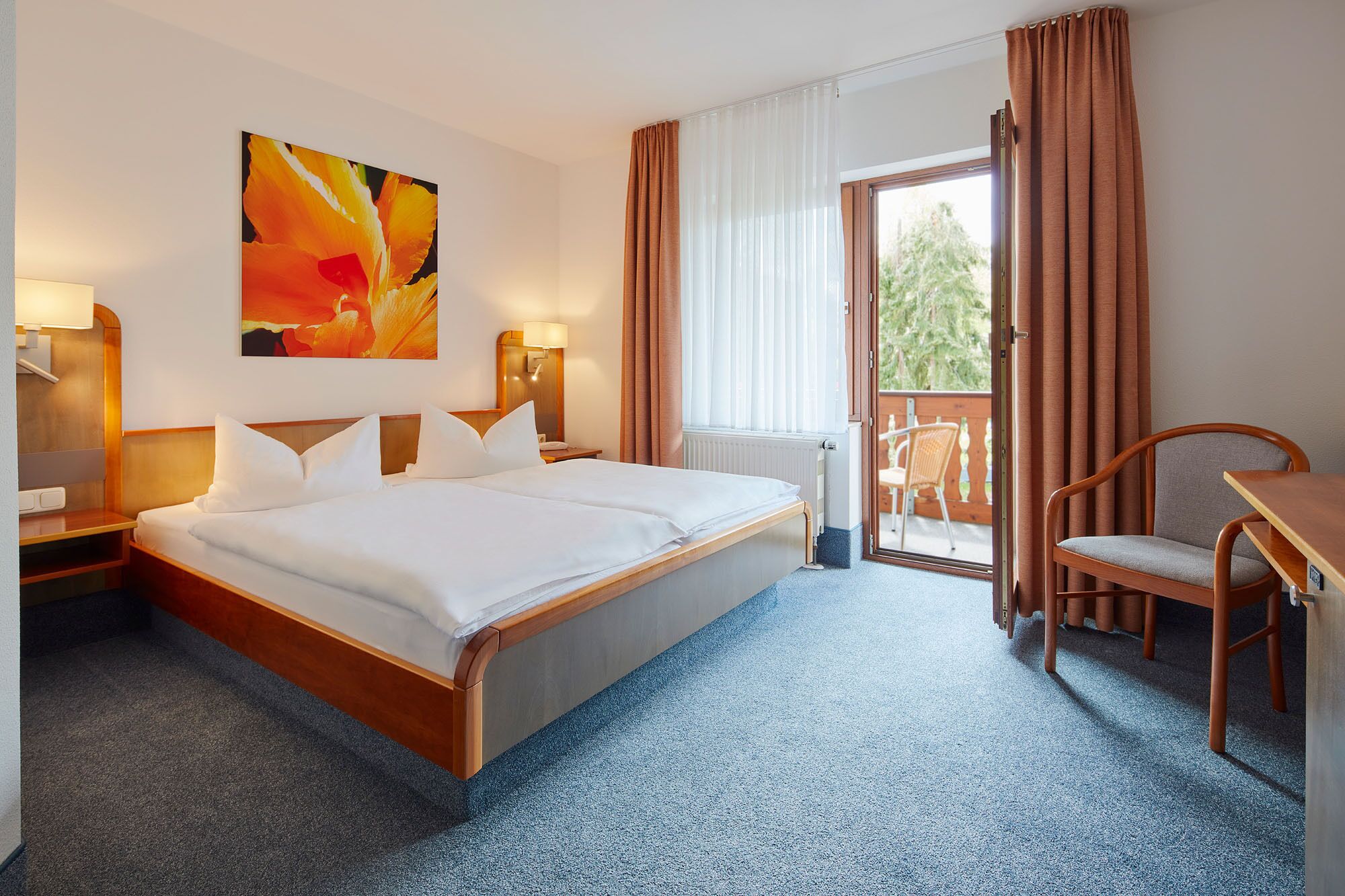 minibar, individually decorated, individually furnished, desk