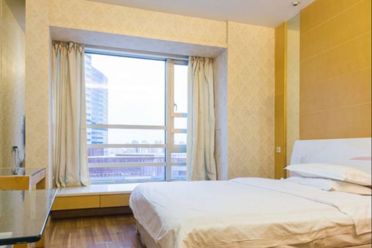 Habitación empresarial doble | Escritorio, cortinas blackout, insonorización y wifi gratis