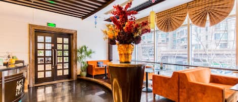 Daily buffet breakfast (CNY 50 per person)