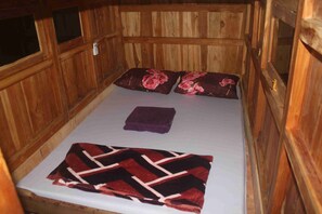 Cabin, 3 Bedrooms - Boat Charter KM.Caroline (Komodo)