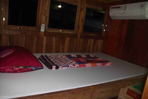 Cabin, 3 Bedrooms | 3 bedrooms, hypo-allergenic bedding, bed sheets