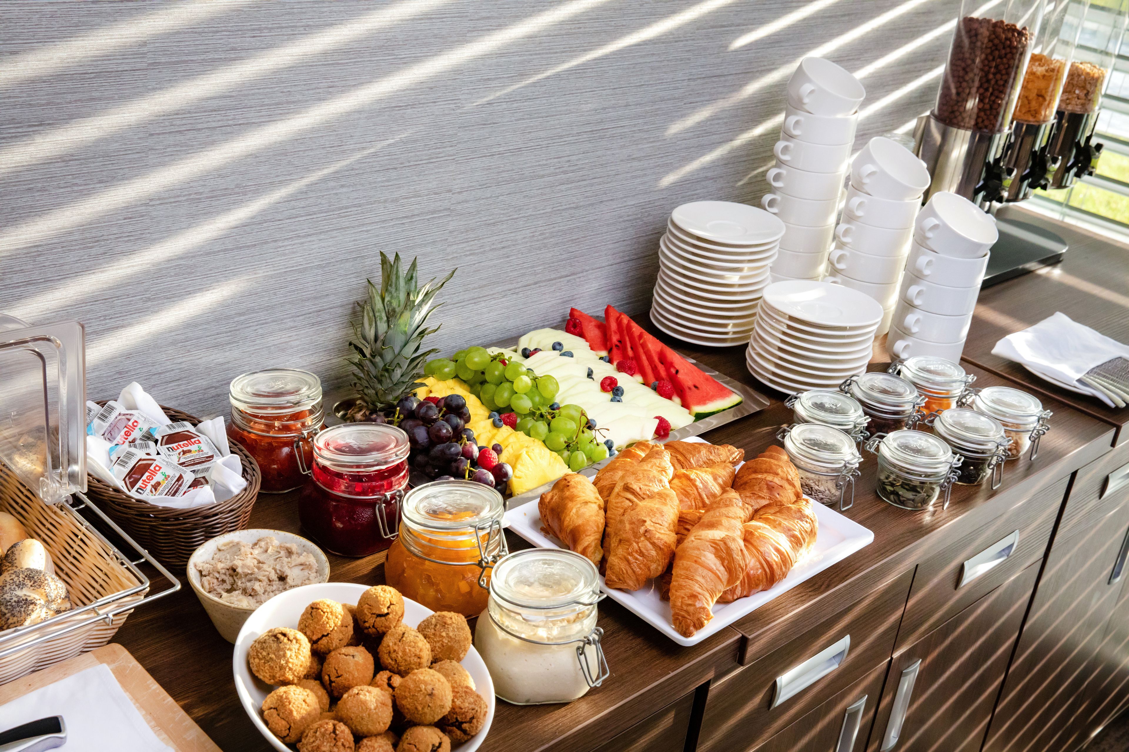 Daily buffet breakfast (PLN 50 per person)