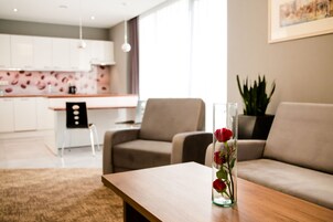 Apartment, 1 Queen Bed, Non Smoking | Private kitchen | Fridge, stovetop, electric kettle, cookware/dishes/utensils