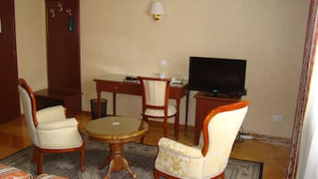 Triple Room (Dalija) | Minibar, in-room safe, soundproofing, iron/ironing board