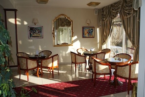 Lobby lounge