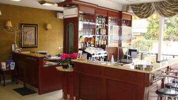 Lobby lounge