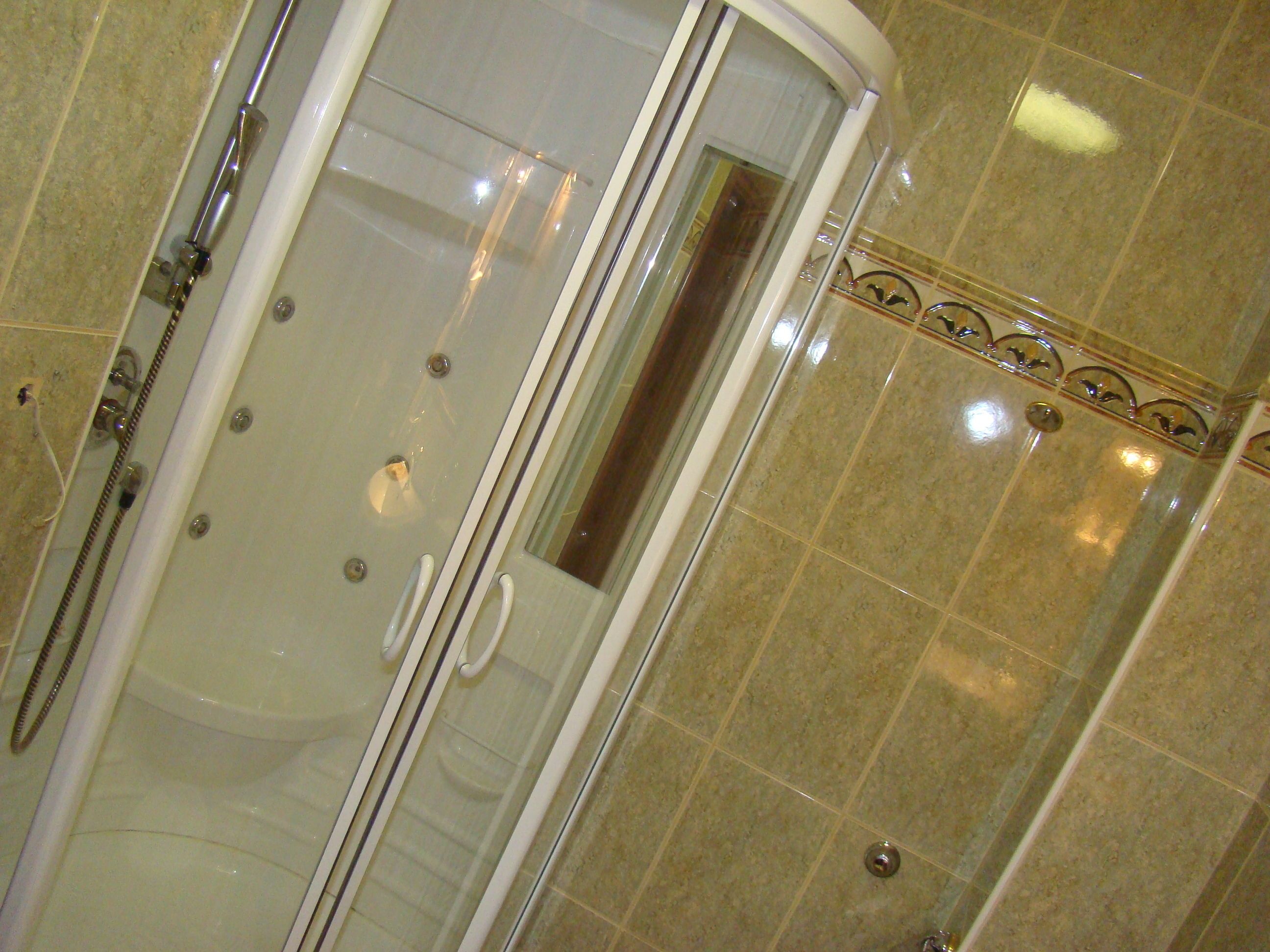 Twin Room (Iris) | Bathroom shower