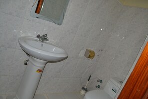 Double Room, Non Smoking | Bathroom | Shower, hair dryer, towels - Muramia Motel (Bundibugyo)