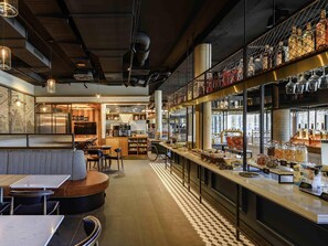 Daily buffet breakfast for a fee - ibis Landshut City (Landshut)