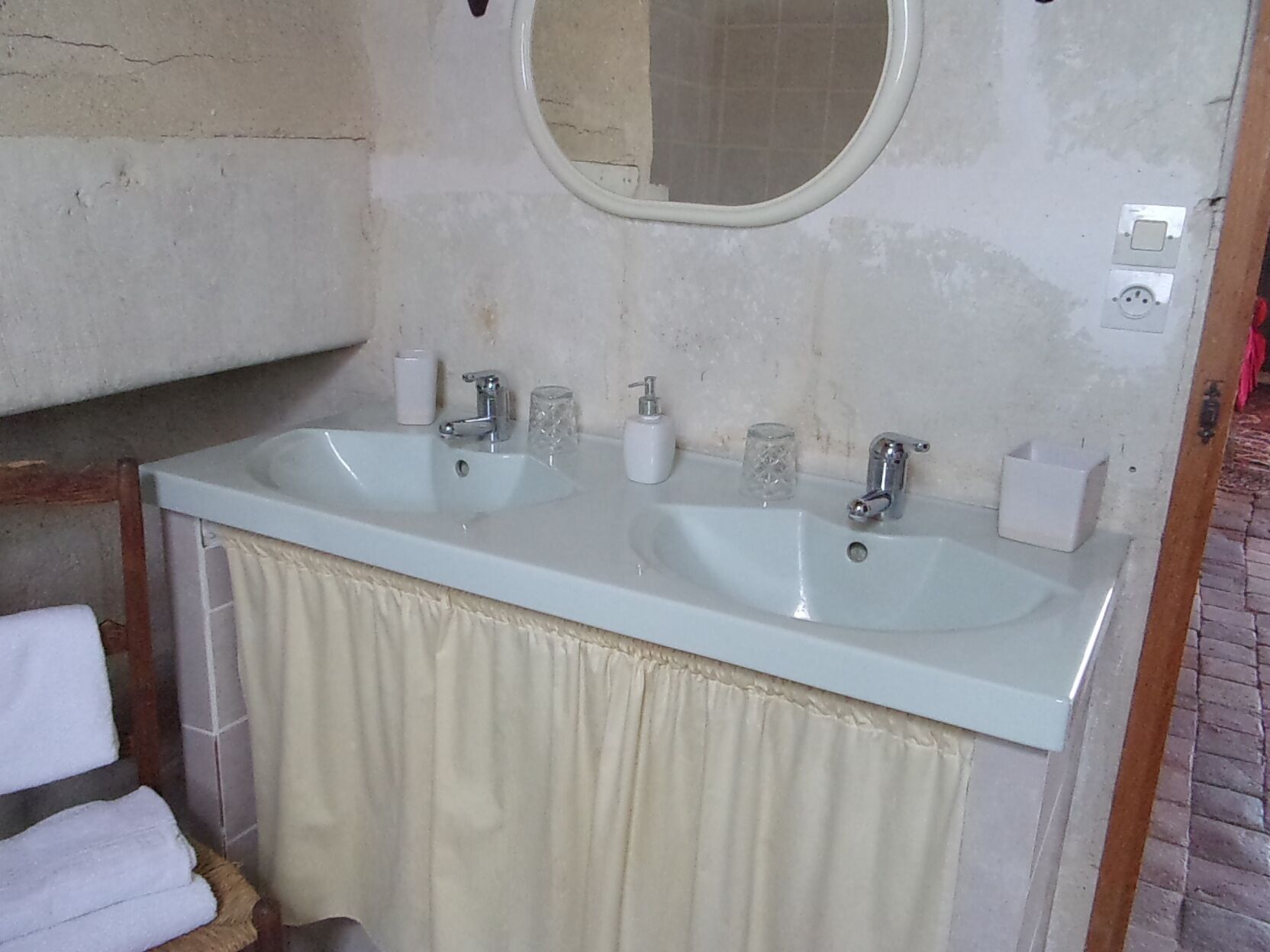 Bathroom sink