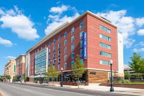Exterior - Hampton Inn & Suites Fort Wayne Downtown (Fort Wayne)