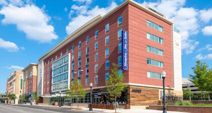 Hampton Inn & Suites Fort Wayne Downtown