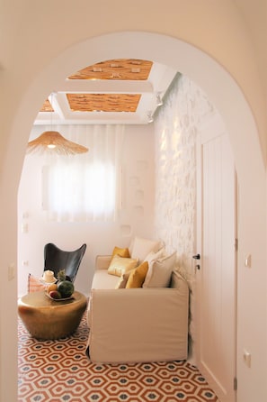 Premium Suite, Jetted Tub (Helios) - AmazeU Naxos (Naxos)