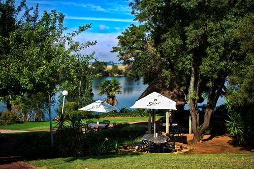 Waterfront Country Lodge