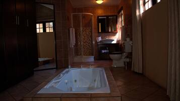Presidential Suite, 1 King Bed | Bathroom | Deep soaking tub, hydromassage showerhead, towels
