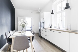 Appartamento | Cucina condivisa | Frigorifero, forno, piano cottura, macchina per tè/caffè