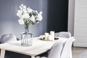 Apartment | Shared kitchen | Fridge, oven, stovetop, coffee/tea maker