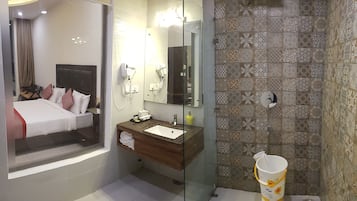 Habitación ejecutiva | Baño | Ducha y cabezal de ducha tipo lluvia
