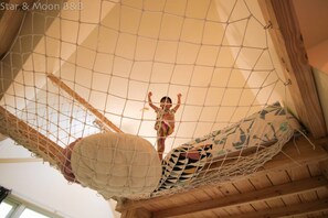 Family Room (Rock Climbing) | Desk, free WiFi, bed sheets - Star&Moon Homestay (Ji'an)