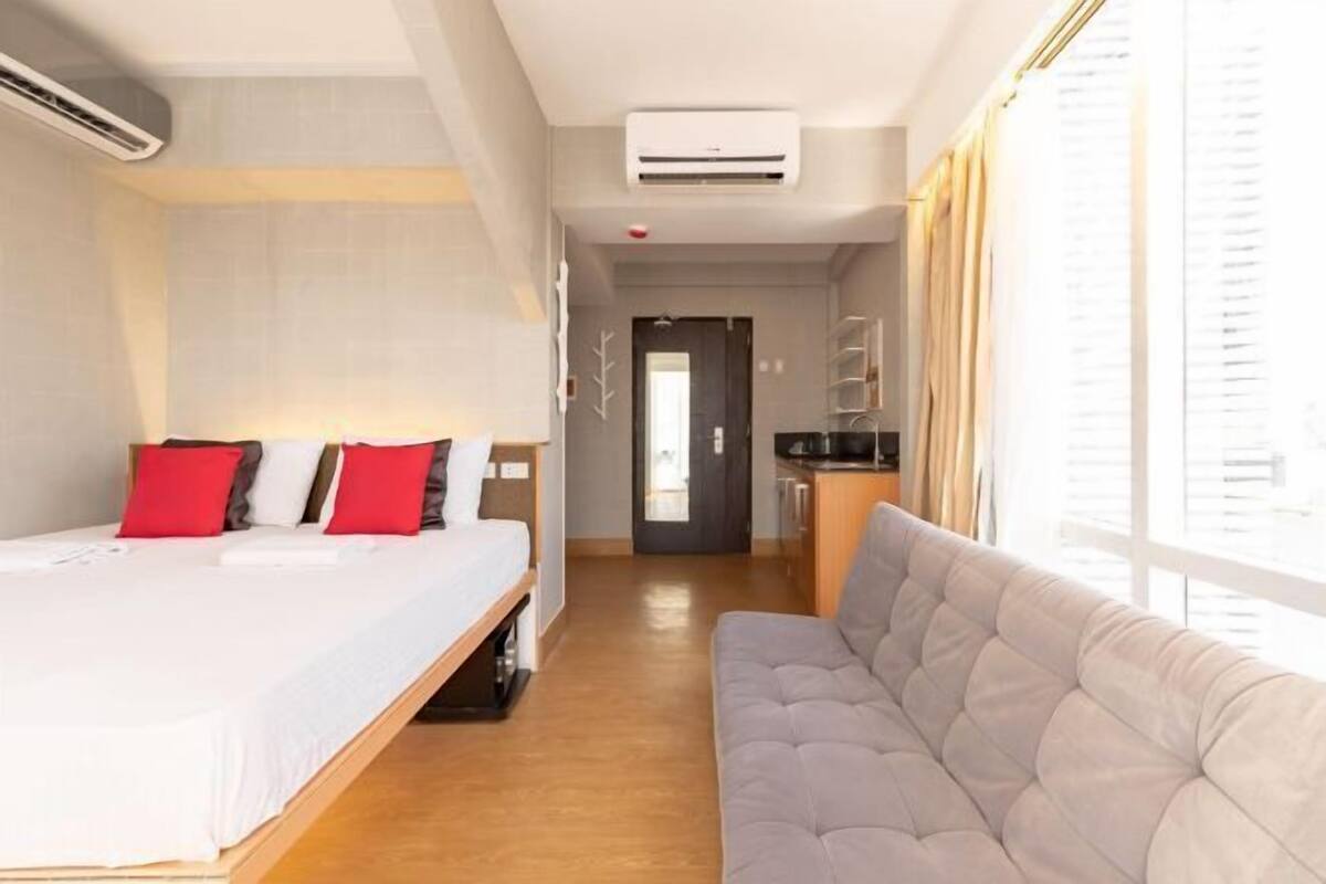 In-room safe, desk, iron/ironing board (on request), WiFi (free)