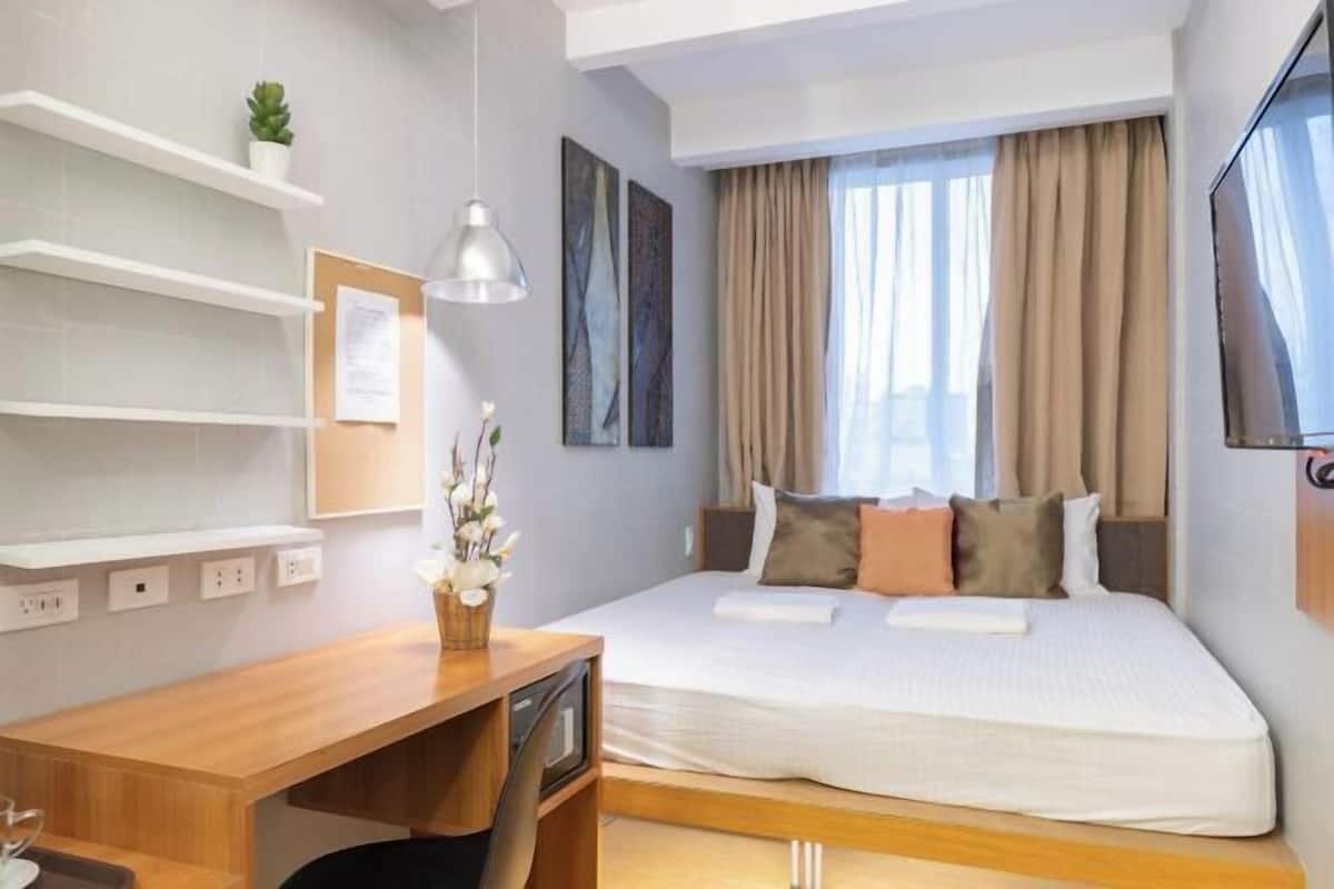 1 bedroom, in-room safe, desk, iron/ironing board