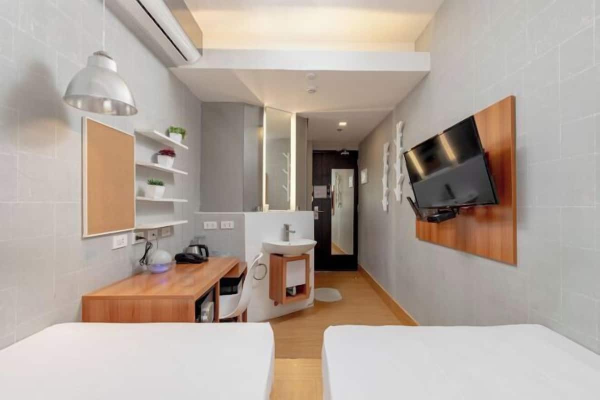 1 bedroom, in-room safe, desk, iron/ironing board