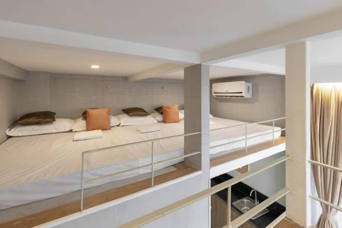 1 bedroom, in-room safe, desk, iron/ironing board