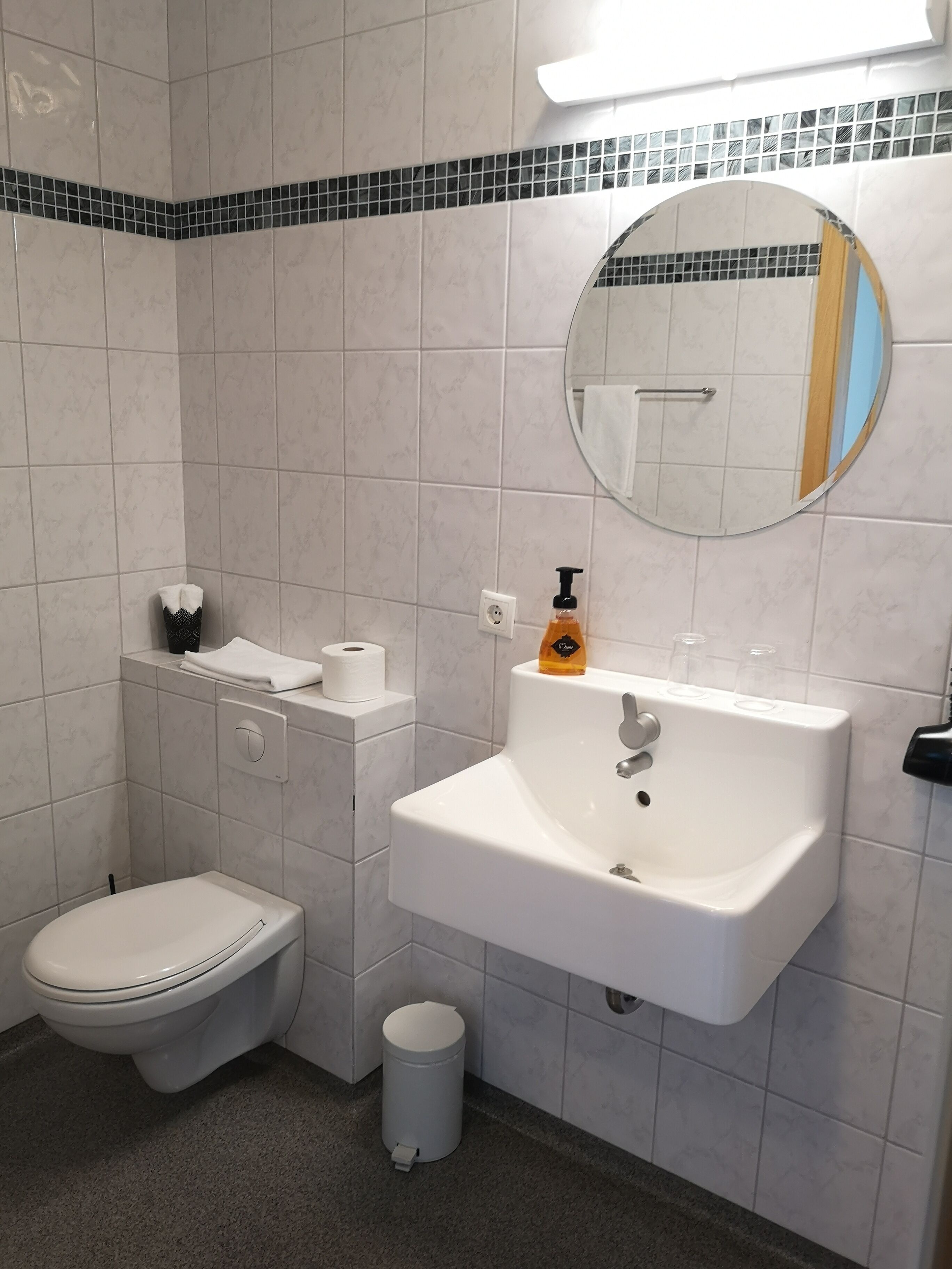 double or twin room, private bathroom, ground floor | bathroom | shower, free toiletries, hair dryer, towels