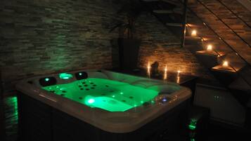 Romantic Double Room | Jetted bathtub