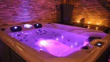 Romantic Double Room | Jetted bathtub