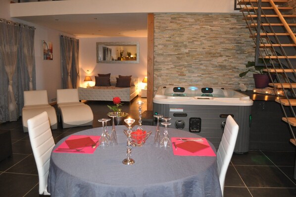 Romantic Double Room | In-room dining