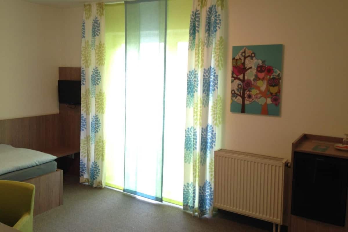 Standard Single Room | Minibar, desk, blackout drapes, iron/ironing board (on request)