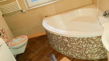 Combined shower/bathtub, deep-soaking bathtub, towels