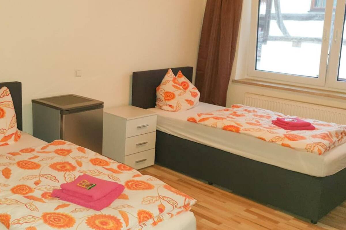 Habitación Confort con 1 cama matrimonial o 2 individuales, 2 camas individuales, para no fumadores | Wifi gratis y ropa de cama 