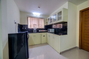 Private kitchen - Falcons Nest Studio Apartments (Hyderabad)