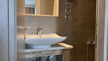 Premier Room (2 guests) | Bathroom | Shower, free toiletries, hair dryer, slippers