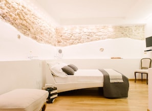 Double Room, Accessible (Limbica) | Soundproofing, rollaway beds, free WiFi, bed sheets