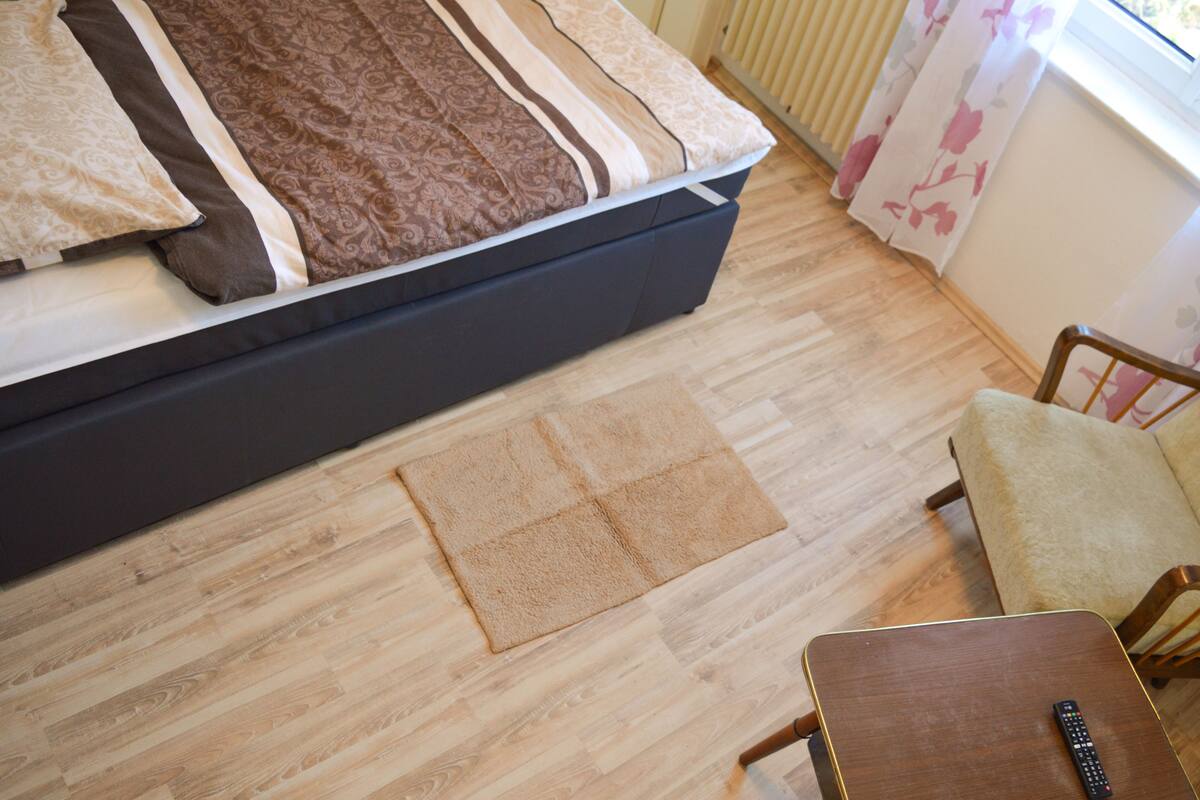 Rollaway beds, free WiFi, bed sheets
