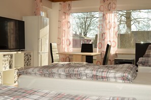 Comfort Room, 2 Bedrooms, Garden View, Garden Area | Rollaway beds, free WiFi, bed sheets - alpha-spot Krumbach (Krumbach)