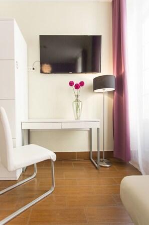 Quarto casal superior, banheiro privativo, vista para a cidade