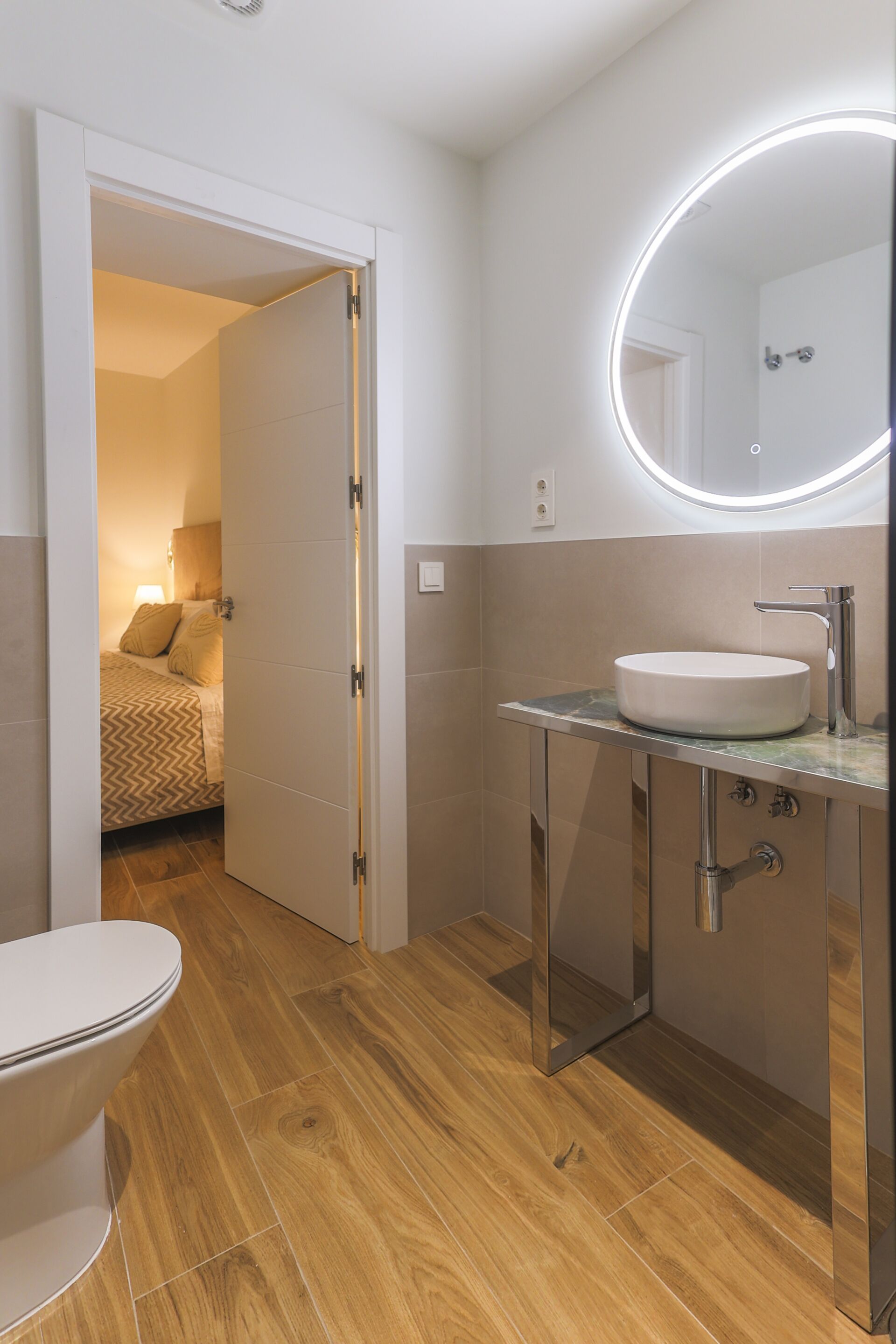 Deluxe-Doppel- oder -Zweibettzimmer, eigenes Bad, Blick auf den Innenhof | Badezimmer