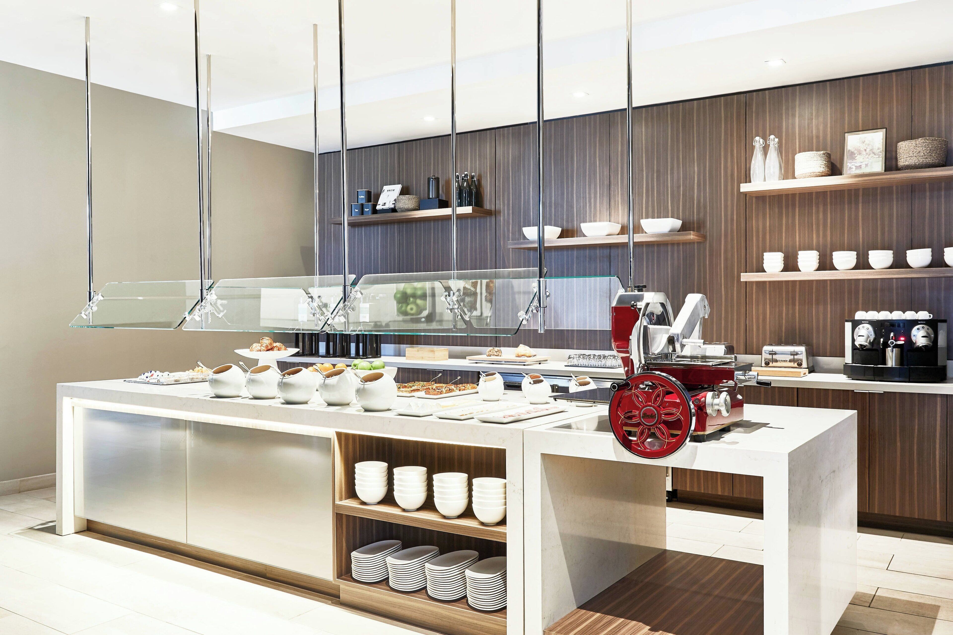 fridge, coffee/tea maker