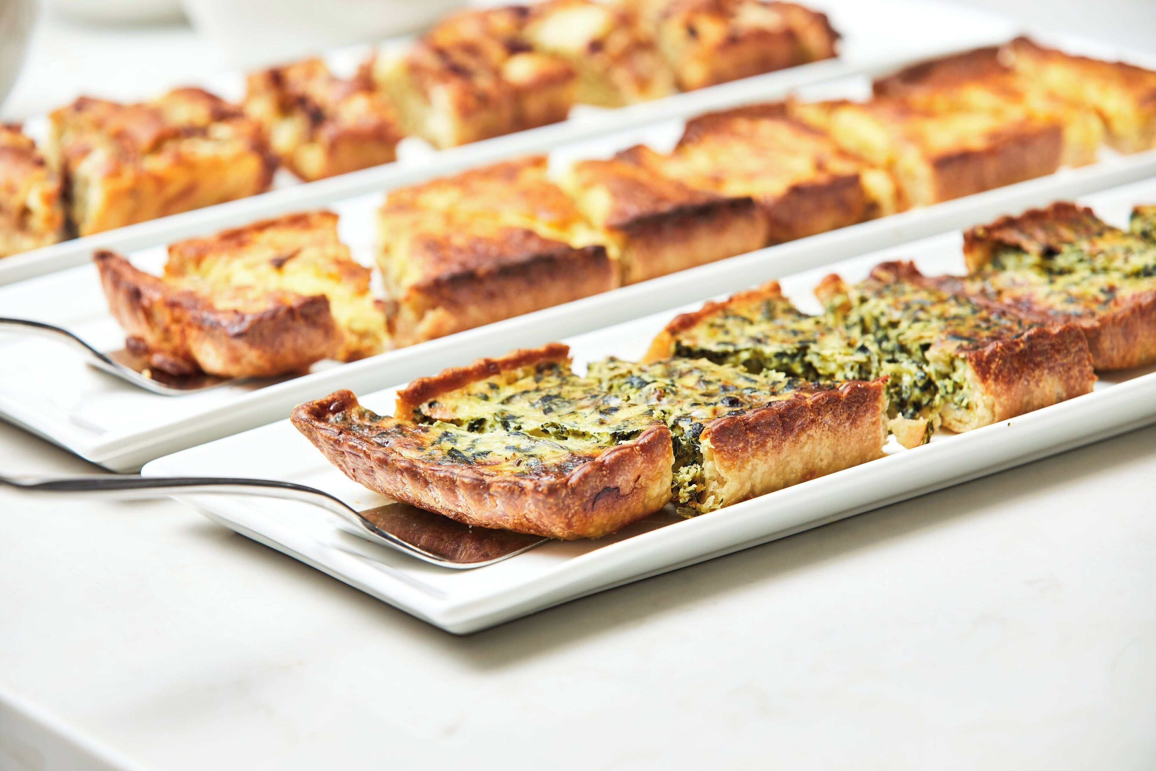 fridge, coffee/tea maker