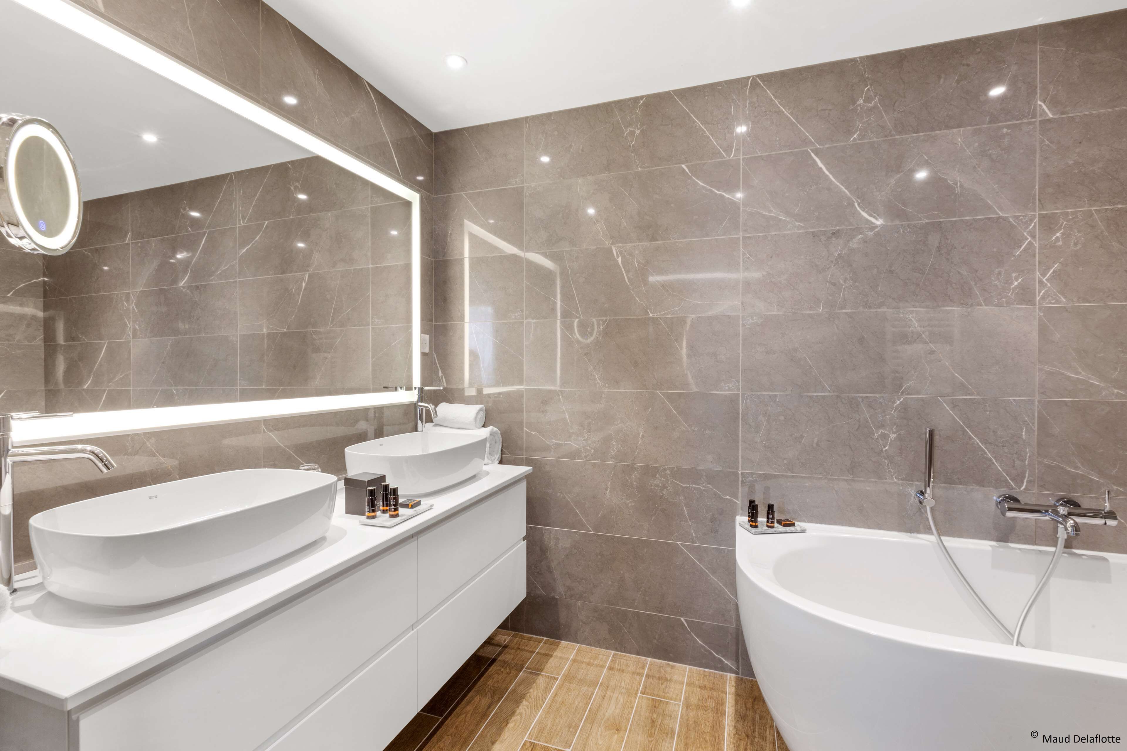 bathtub, hair dryer, towels