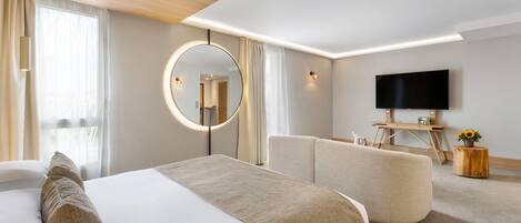 Suite, 1 King Bed, Balcony, River View