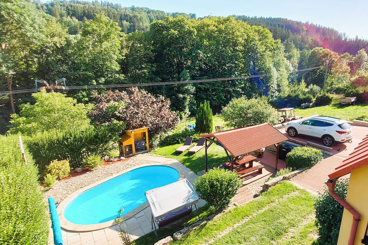 Suite (2 bedrooms and kitchen) | Vista al jardín