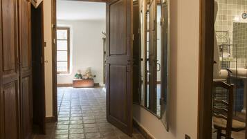 1 bedroom, individually decorated, individually furnished