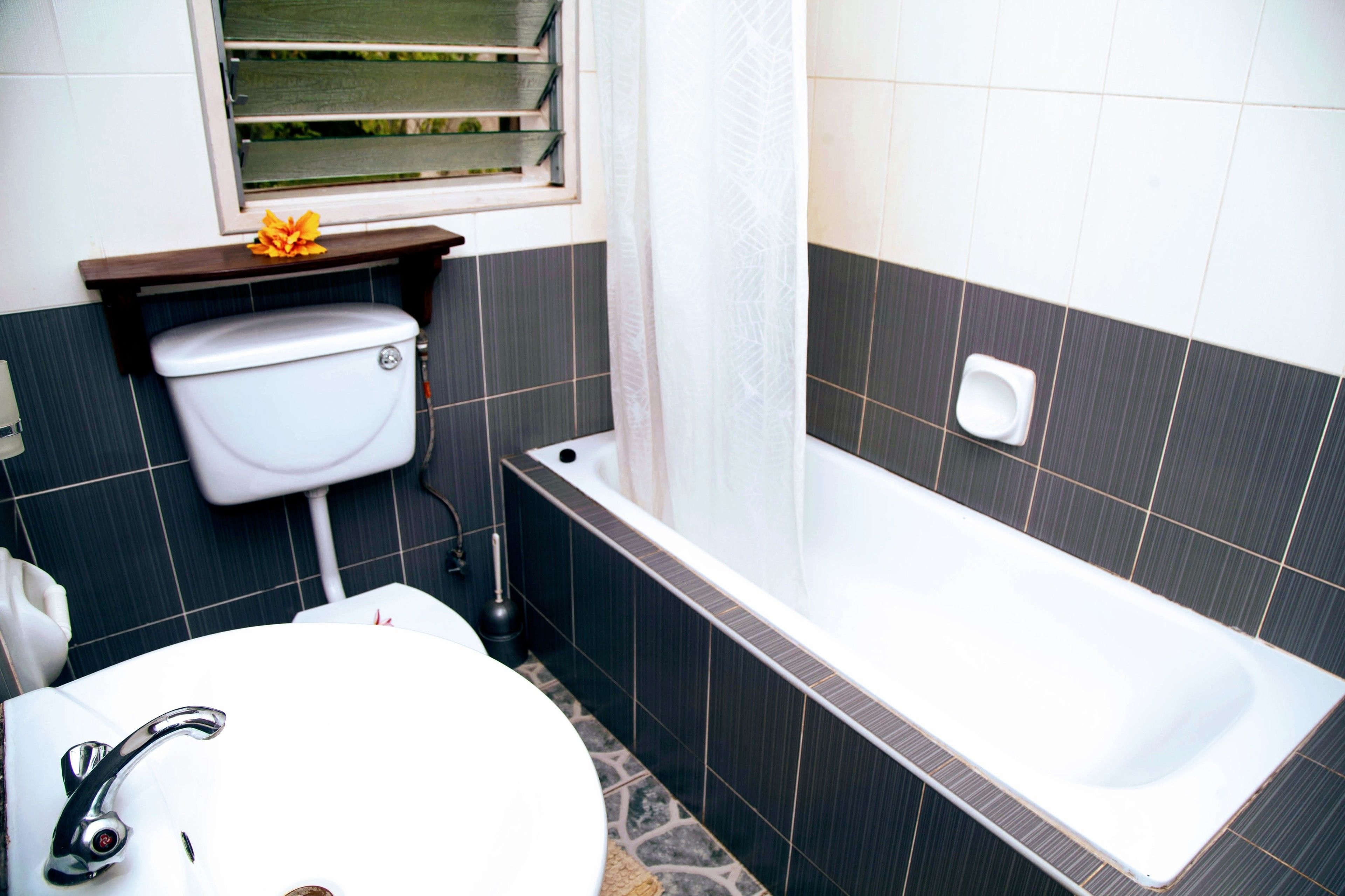 พรีเมียมอพาร์ทเมนท์, เตียงใหญ่ 2 เตียง, ปลอดบุหรี่, วิวสวน | ห้องน้ำ | ฝักบัว, ผ้าเช็ดตัว