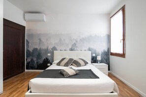 Deluxe Apartment, 2 Bedrooms, Canal View (2 - Check-in online) | 2 bedrooms, premium bedding, iron/ironing board, free WiFi